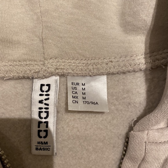 H&M oversized beige zip up - Picture 3 of 4